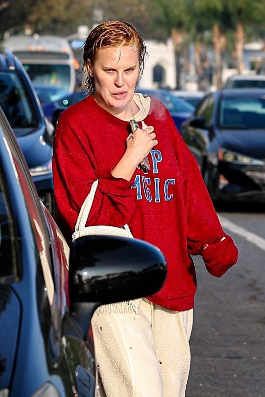 TALLULAH and RUMMER WILLIS Enjoy a Pampering Session at Hair Salon 12/04/2024