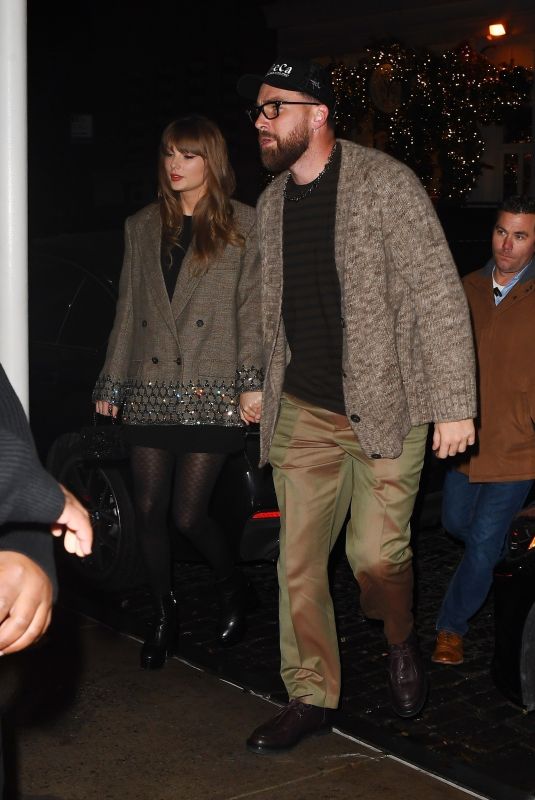 TAYLOR SWIFT and Travis Kelce Out for Dinner with Jack Antonoff and MARGARE QUALLEY in New York 12/27/2024