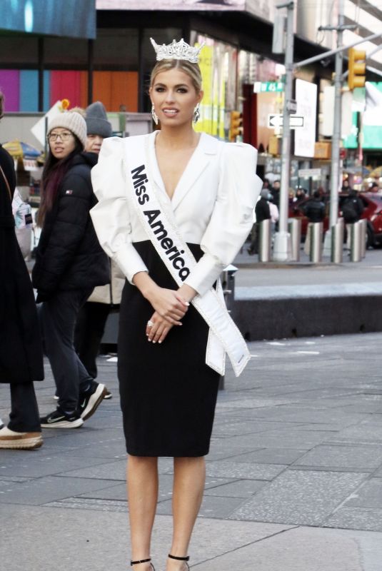 ABBIE STOCKARD Arrives at Good Morning America in New York 01/10/2025