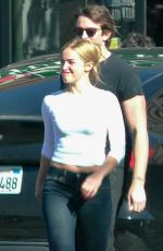 ADDISON RAE Out for Lunch with a Mystery Man in Los Angeles 01/21/2025
