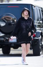ALABAMA BARKER Picking up a Bagel for Breakfast in Calabasas 01/04/2025