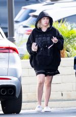 ALABAMA BARKER Picking up a Bagel for Breakfast in Calabasas 01/04/2025