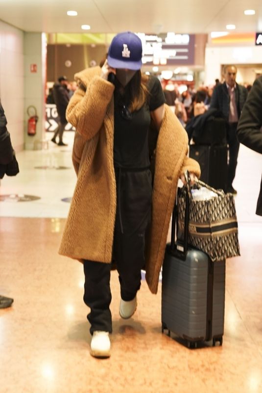 ALEXANDRA DADDARIO Arrives at Airport in Paris 01/26/2025