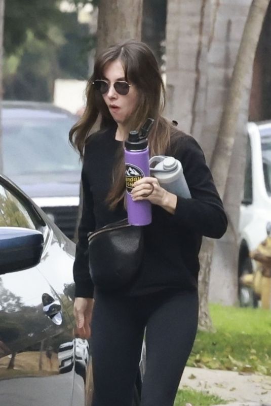 ALISON BRIE Arrives at a Gym in Los Angeles 01/03/2025