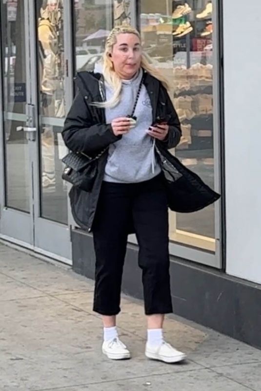AMANDA BYNES Out in Hollywood Amid Her New Focus on Art and Fashion 01/25/2025