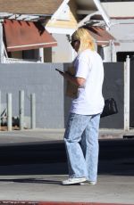 AMANDA BYNES Stops by Her Local FedEx Office in Los Angeles 01/20/2025