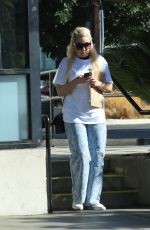 AMANDA BYNES Stops by Her Local FedEx Office in Los Angeles 01/20/2025