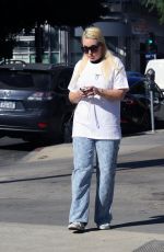 AMANDA BYNES Stops by Her Local FedEx Office in Los Angeles 01/20/2025
