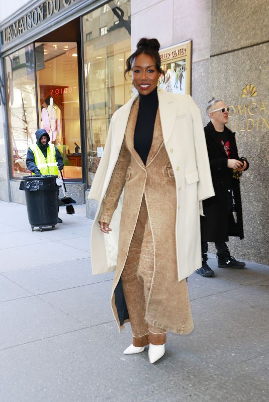 AMANDA WARREN Out in New York City 01/14/2025