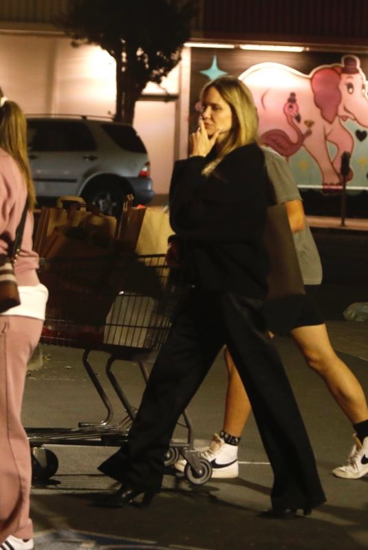 ANGELINA JOLIE and Knox Leon Loading up on Water Late at Night as Recent Wildfires 01/09/2025