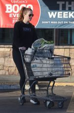 ANNA OSCEOLA Shopping at Local Grocery Store in Los Feliz 01/14/2025