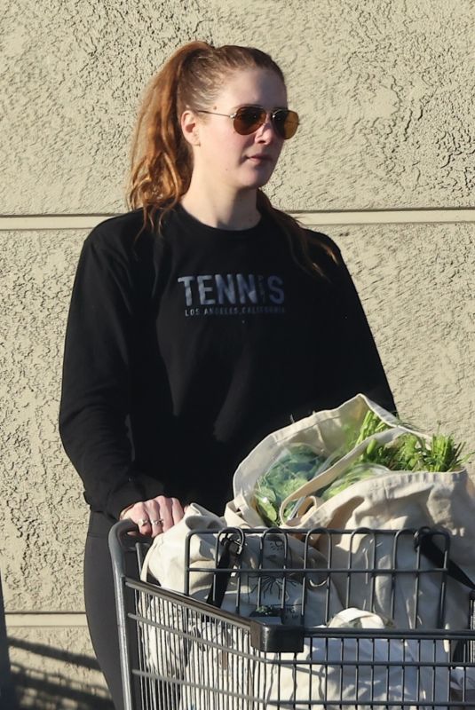 ANNA OSCEOLA Shopping at Local Grocery Store in Los Feliz 01/14/2025