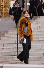 ARAYA HARGATE Arrives at Schiaparelli Haute Couture Spring-Summer 2025 Show in Paris 01/27/2025