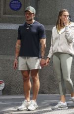 ARYNA SABALENKA Picks up Her Uber Eats Order in Melbourne 01/11/2025