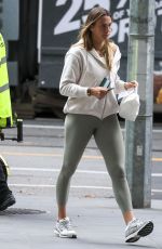 ARYNA SABALENKA Picks up Her Uber Eats Order in Melbourne 01/11/2025