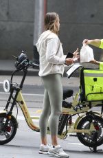 ARYNA SABALENKA Picks up Her Uber Eats Order in Melbourne 01/11/2025