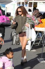 ASHLEY MOORE Picks up Flowers at Studio City Farmers Market 01/05/2025