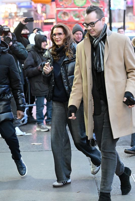 BROOKE SHIELDS Arrives at Good Morning America Studios in New York City 01/13/2025