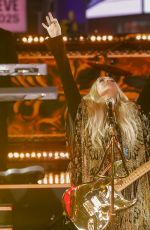 CARRIE UNDERWOOD at Times Square New Year