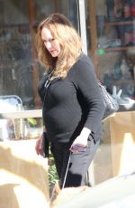 CATHERINE BACH Rnjoys Family Lunch at Joan