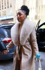 CHLOE BAILEY Out and About with Her Mom in New York 01/07/2025