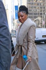 CHLOE BAILEY Out and About with Her Mom in New York 01/07/2025