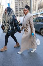 CHLOE BAILEY Out and About with Her Mom in New York 01/07/2025