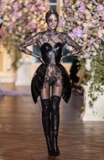 COCO ROCHA Walks Runway at Yuima Nakazato Haute Couture Spring-Summer 2025 Show at Paris Fashion Week 01/30/2025