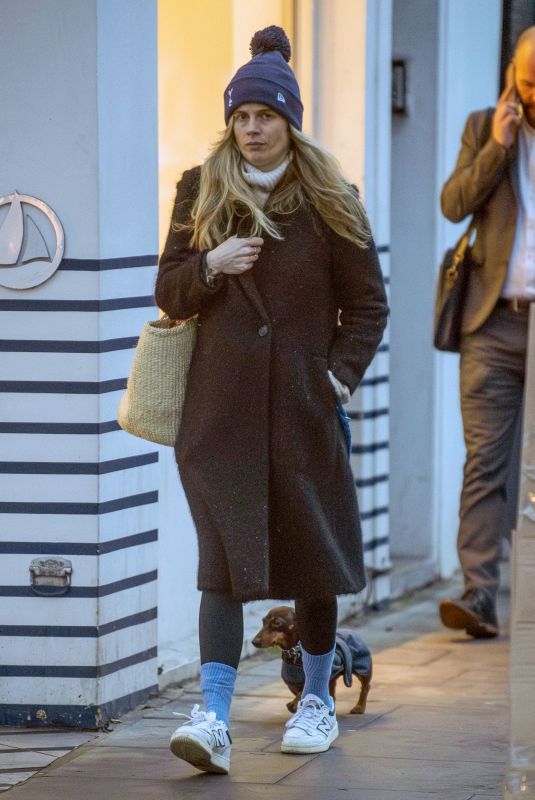 CRESSIDA BONAS Out for Baby Shopping in Notting Hill 01/16/2025