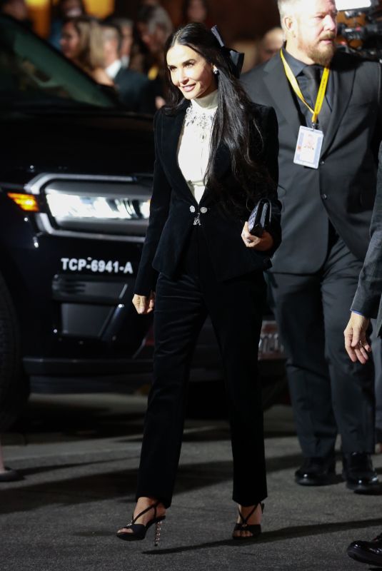 DEMI MOORE Arrives at 36th Annual Palm Springs International Film Festival Film Awards at Palm Springs Convention Center 01/03/2025
