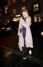 ELIZABETH DEBICKI Arrives at Her Hotel at Paris Fashion Week 01/26/2025