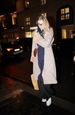 ELIZABETH DEBICKI Arrives at Her Hotel at Paris Fashion Week 01/26/2025