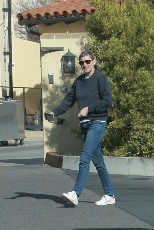 ELLEN DEGENERES Back in Montecito After Moving to UK 01/08/2025