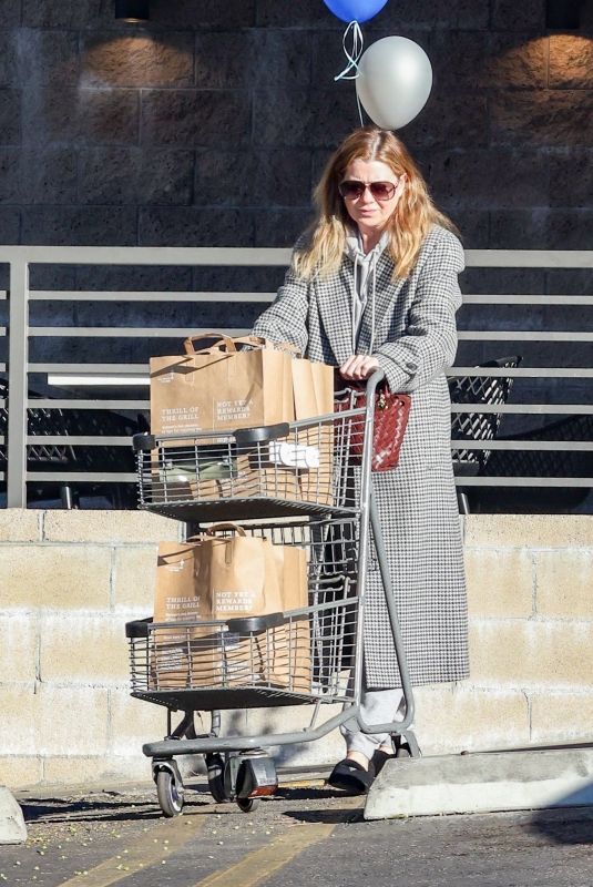 ELLEN POMPEO Shopping at Gelson
