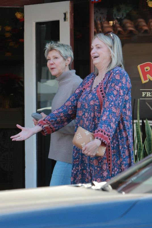 EVA LOGGINS Out for Lunch with a Friend in Santa Barbara 01/11/2025