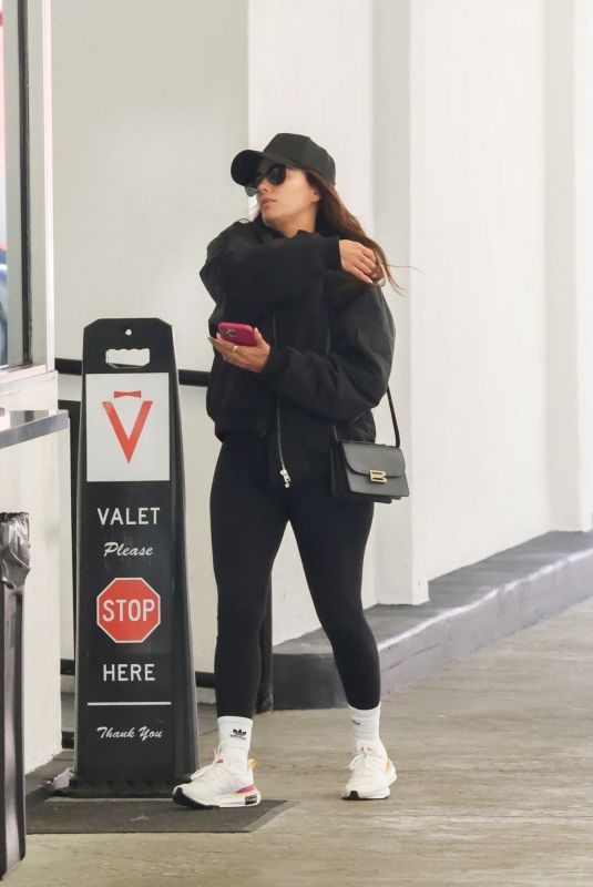 EVA LONGORIA Picking up Her Car from Valet in Beverly Hills 01/02/2025