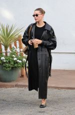 HAILEY BIEBER and LORI HARVEY Arrives at Pilates Workout 01/05/2025