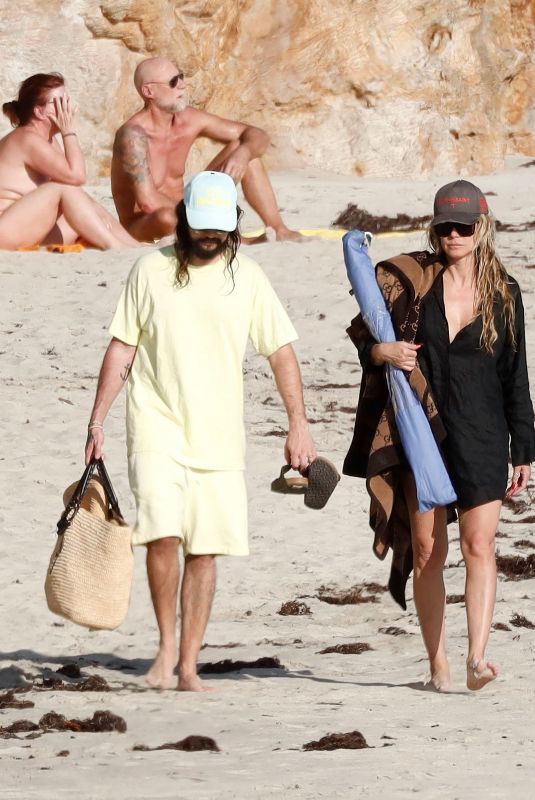 HEIDI KLUM and Tom Kaulitz Strolls Along a Beach Full of Nudists in St Barts 01/14/2025