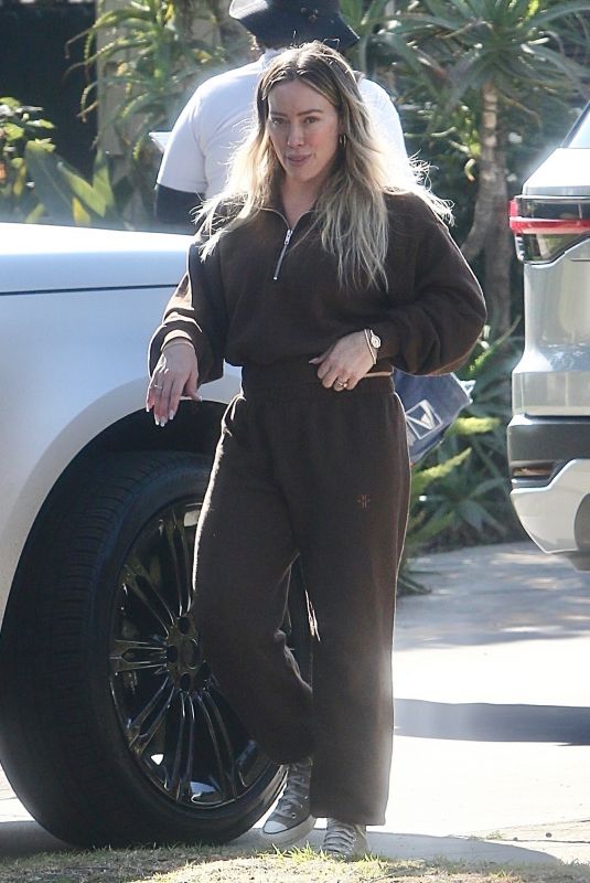 HILARY DUFF Arrives at Workout in Sherman Oaks 01/20/2025
