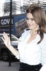 ISLA FISHER Arrives at Drew Barrymore Show 01/28/2025