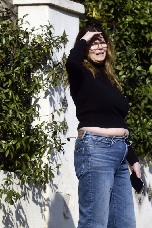 JEANNE TRIPPLEHORN Out with Family in Los Angeles 01/09/2025