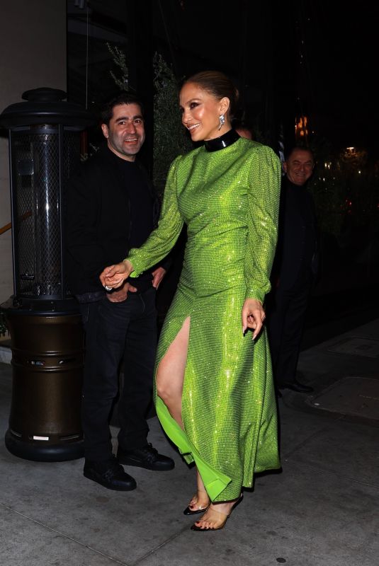 JENNIFER LOPEZ Arrives at Manager Benny