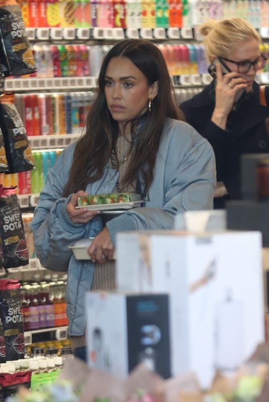 JESSICA ALBA Picking up Good at Erewhon Before Heading to a Hollywood Park 01/14/2025