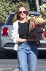 JOEY and HUNTER KING and Chris Copier Out Shopping in Los Angeles 01/11/2025