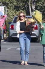 JOEY and HUNTER KING and Chris Copier Out Shopping in Los Angeles 01/11/2025