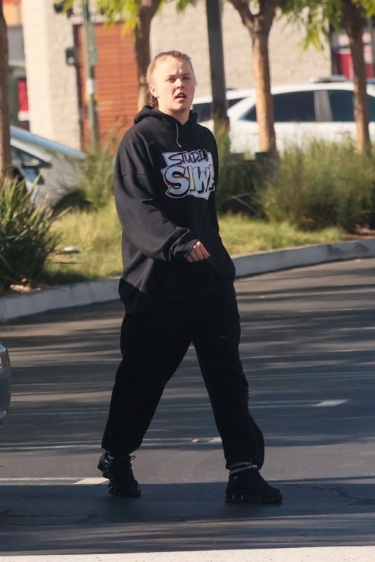 JOJO SIWA Out and About in Woodland Hills 01/21/2025