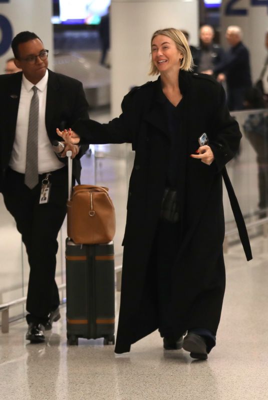 JULIANNE HOUGH Makes Low-Key Arrival in Los Angeles 01/21/2025