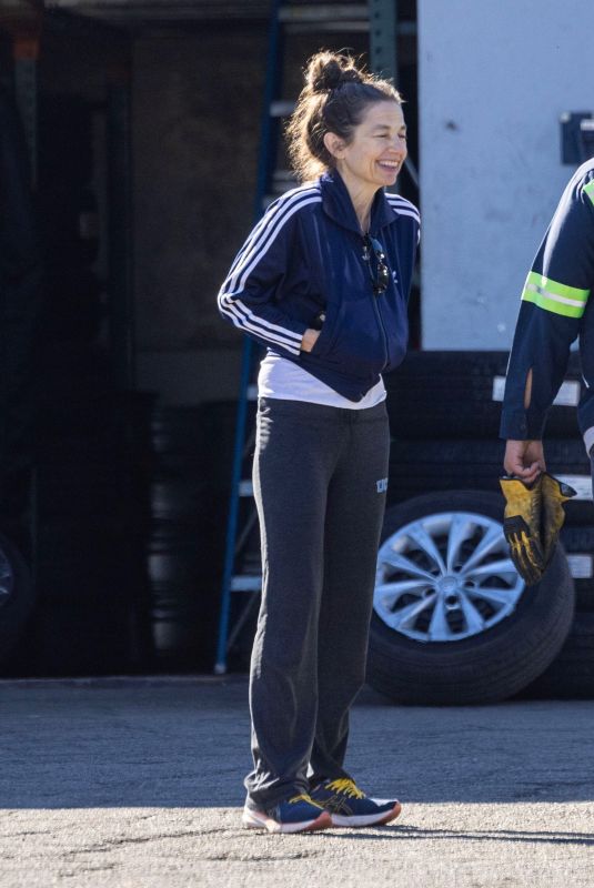 JUSTINE BATEMAN Dealing with a Flat Tire in Los Angeles 01/14/2025