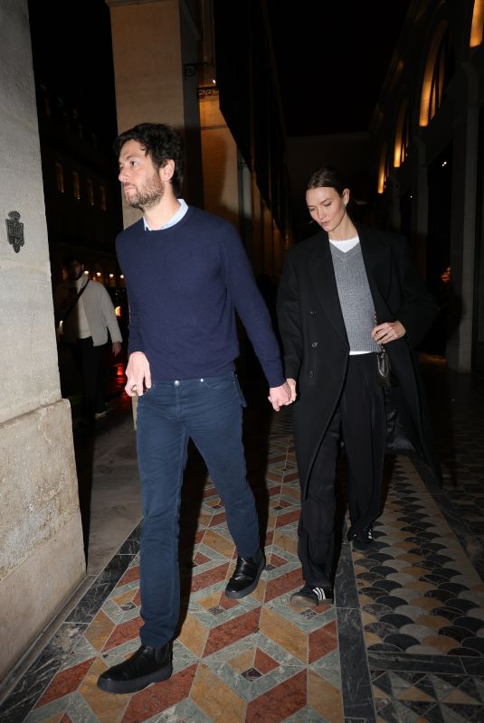 KARLIE KLOSS and Joshua Kushner Leaves Costes After a Party in Paris 01/26/2025