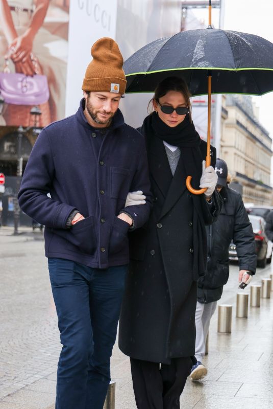 KARLIE MKLOSS and Joshua Kushner Enjoy a Romantic Rainy Stroll in Paris 01/26/2025